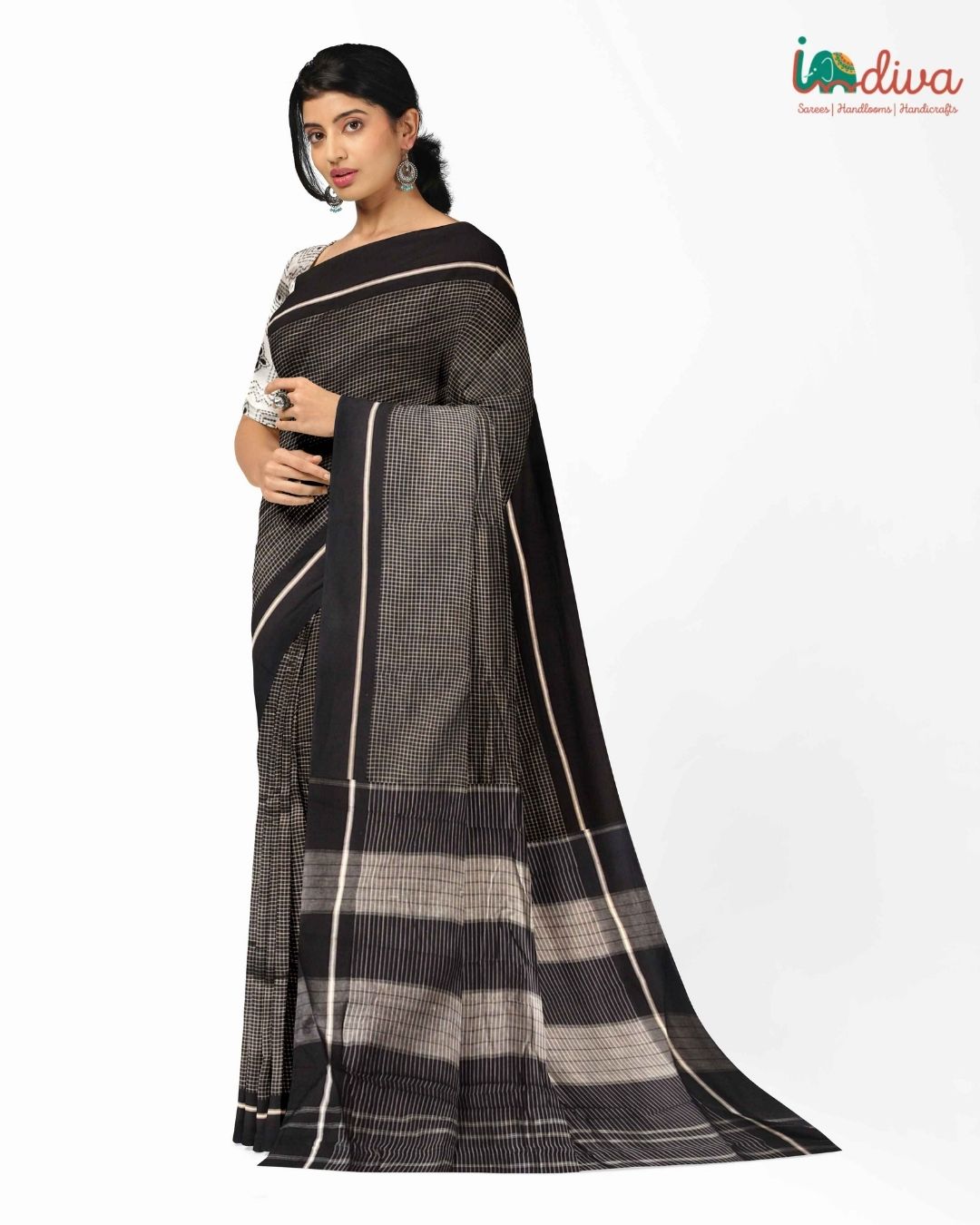 Handloom Black & White Patteda Anchu Saree