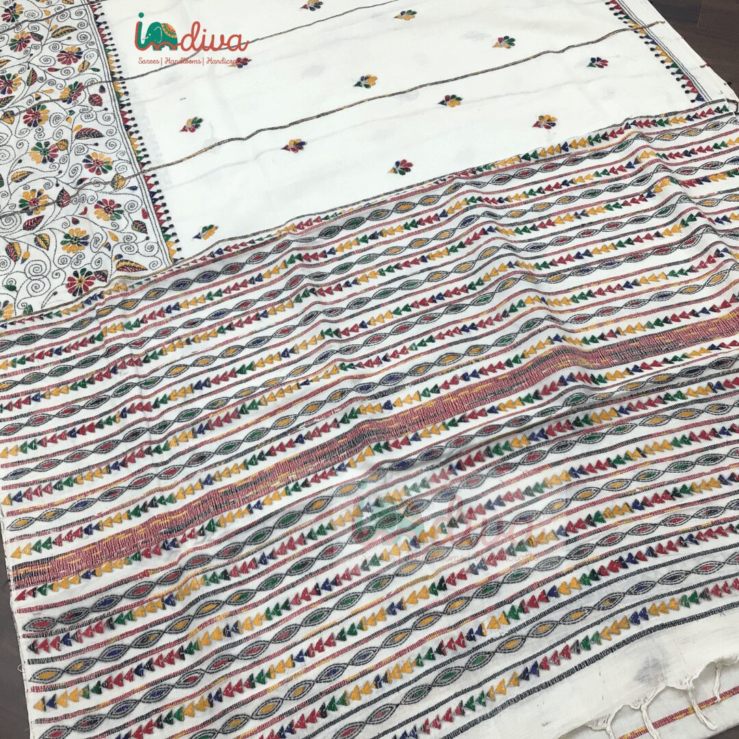 Indiva-Off-WhiteKhesh-Kantha-Cotton-Saree-Dual-Shade-Embroidery-Pallu2.png